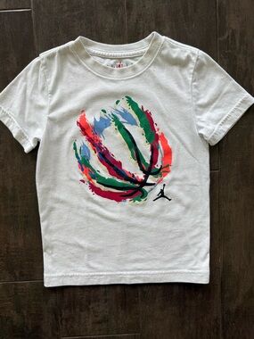 Jordan Boys Basketball Fire Graphic T-Shirt White Multicolor Size 5 Years